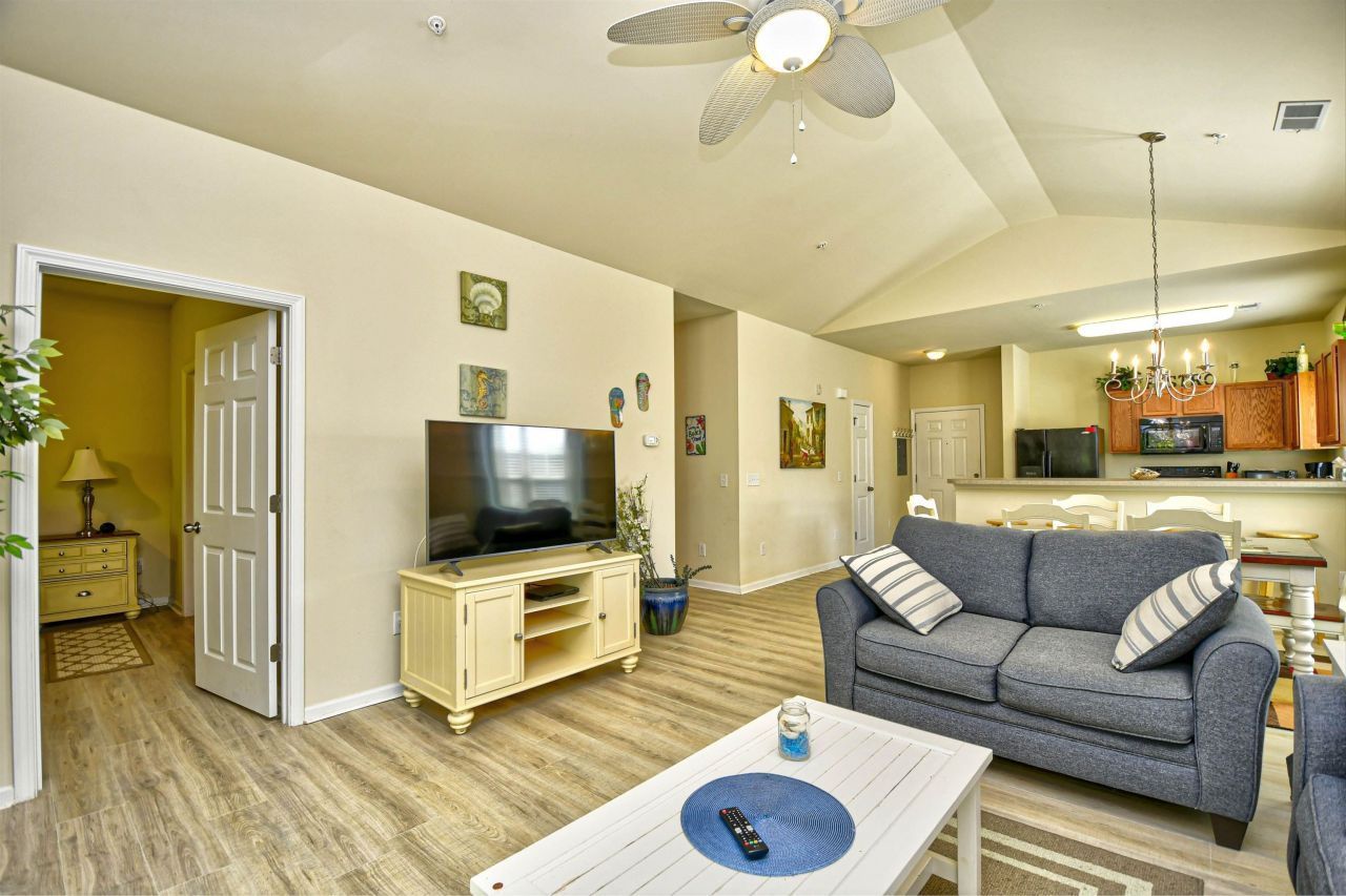 6253 Catalina Dr.  Photo 7