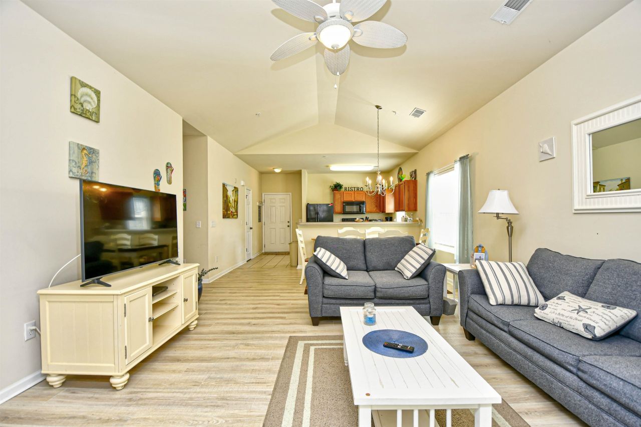 6253 Catalina Dr.  Photo 8