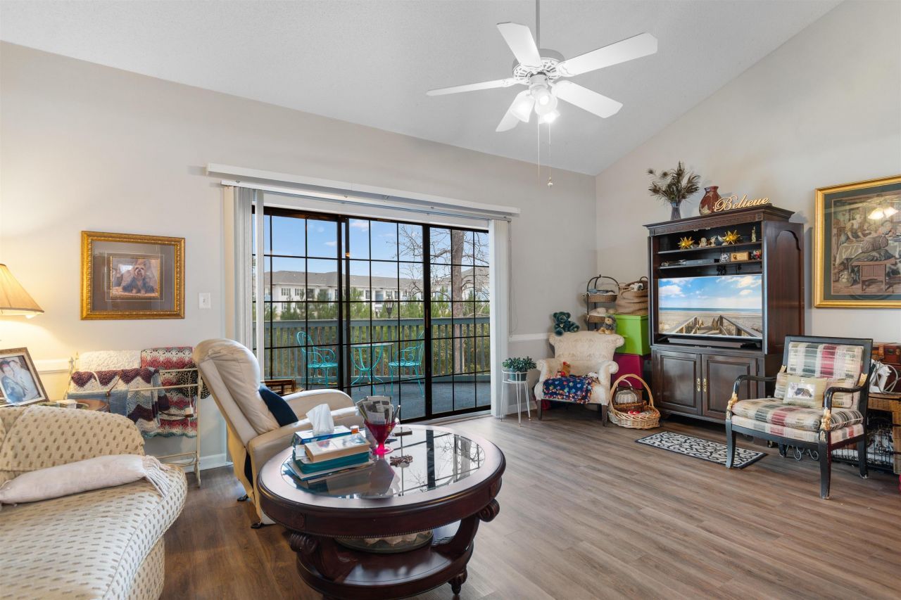 4337 Spa Dr.  Photo 5