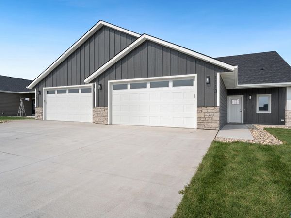 1113 S Foss Ave, Sioux Falls, SD 57110