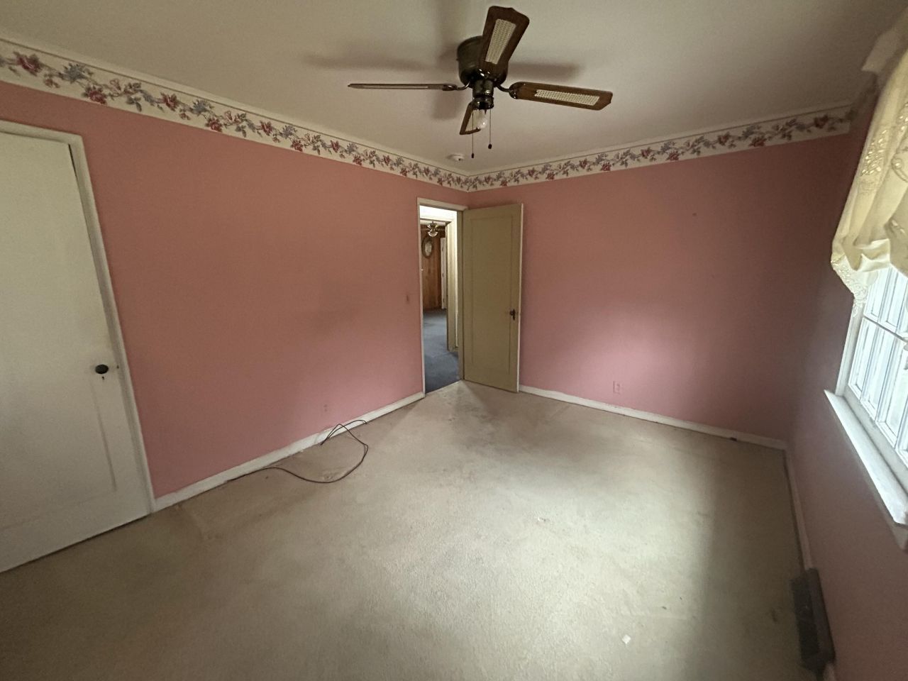 1457 E Montague Avenue Photo 2