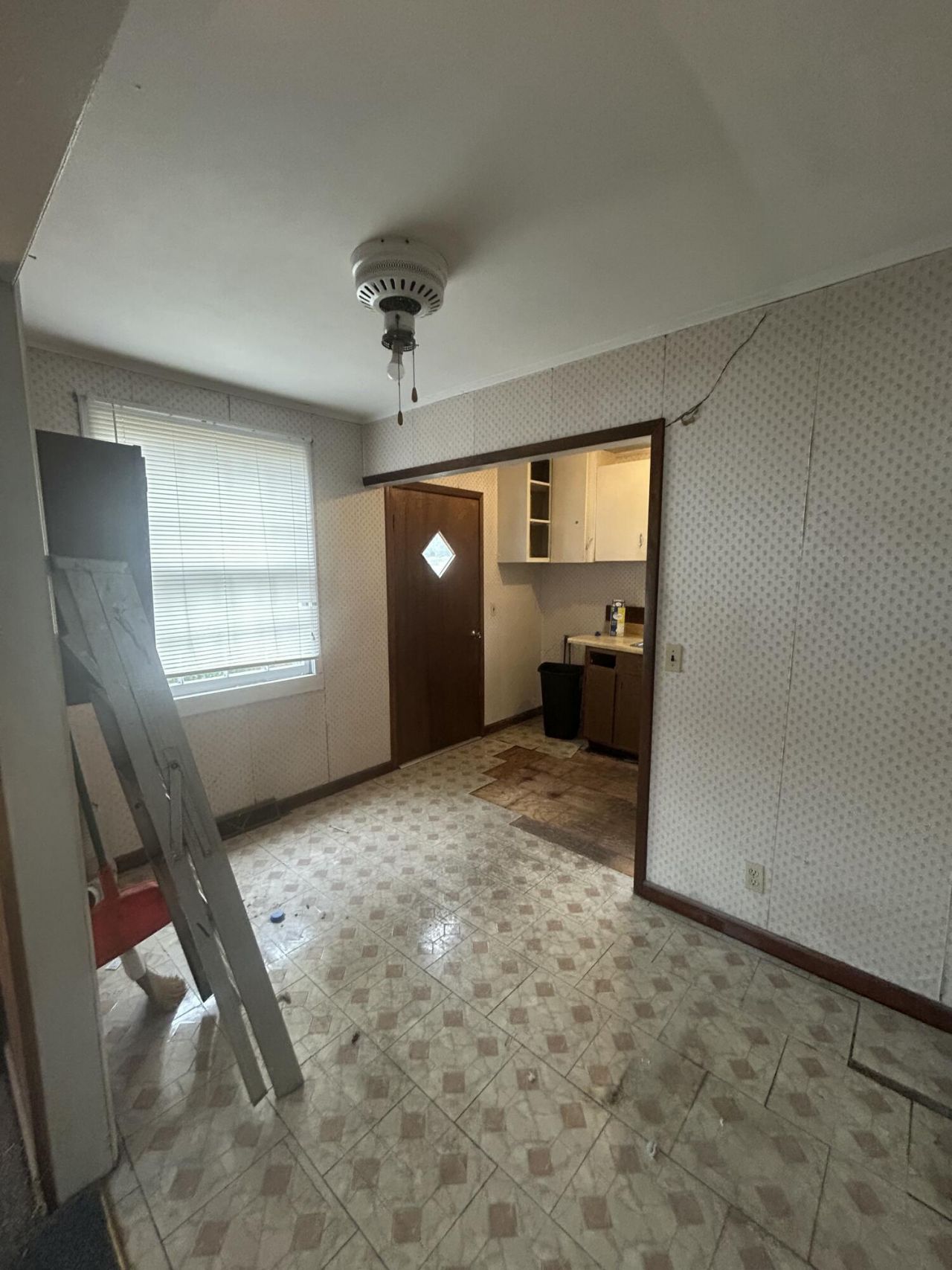 1457 E Montague Avenue Photo 6