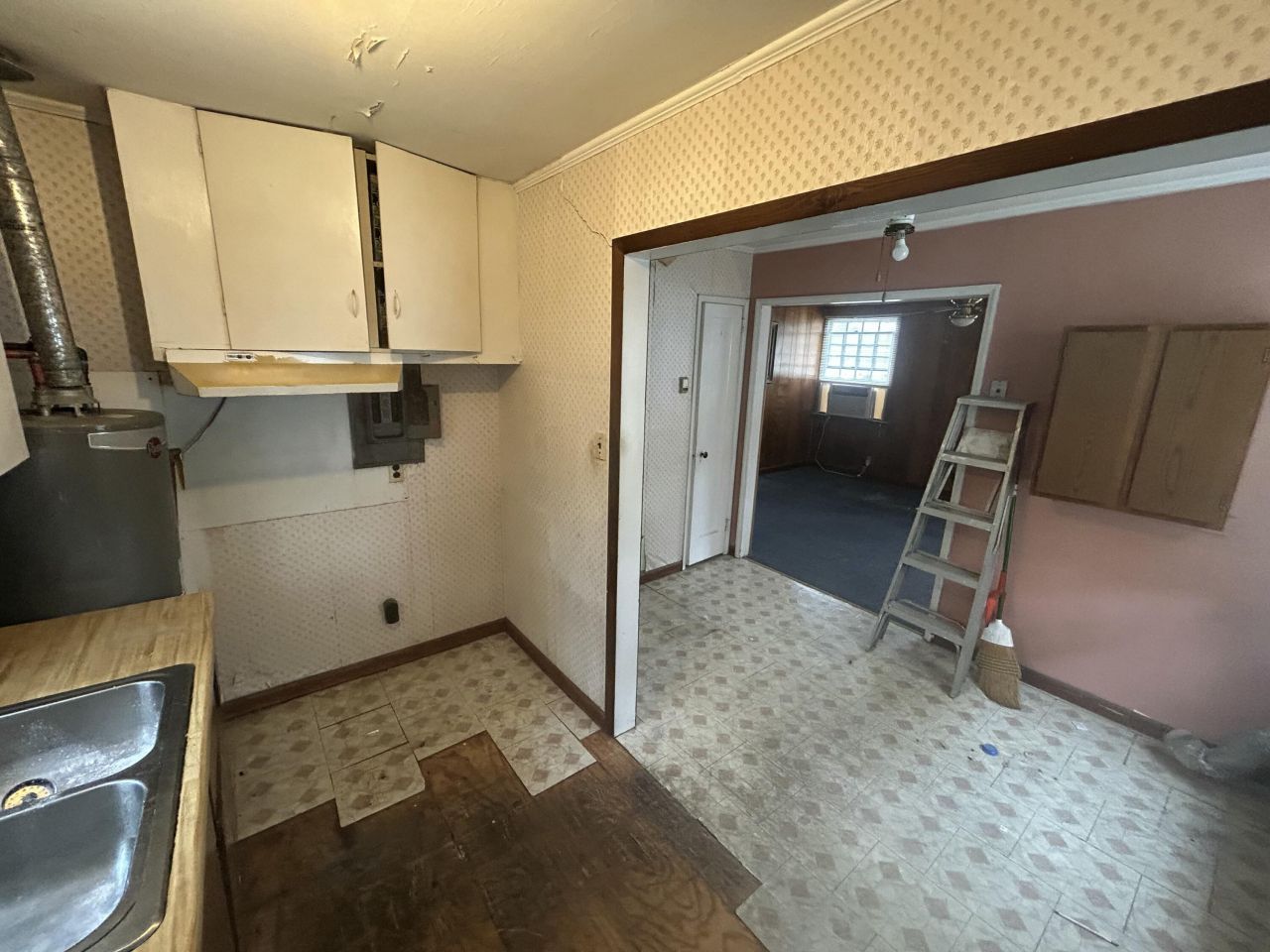 1457 E Montague Avenue Photo 8