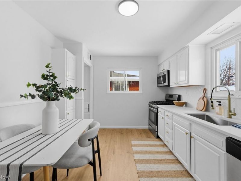 5757 Defiance Avenue, Brook Park, OH 44142 Photo 10