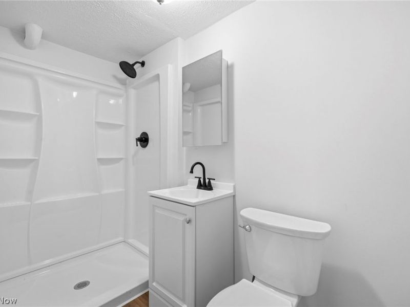 5757 Defiance Avenue, Brook Park, OH 44142 Photo 34