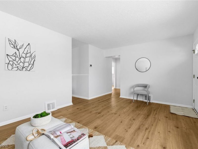 5757 Defiance Avenue, Brook Park, OH 44142 Photo 8