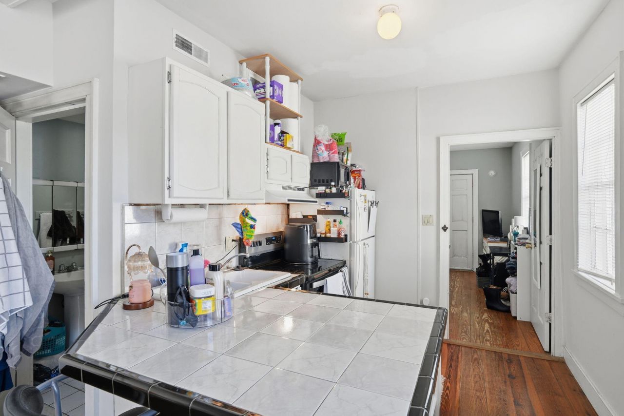 163 Coming Street Photo 10