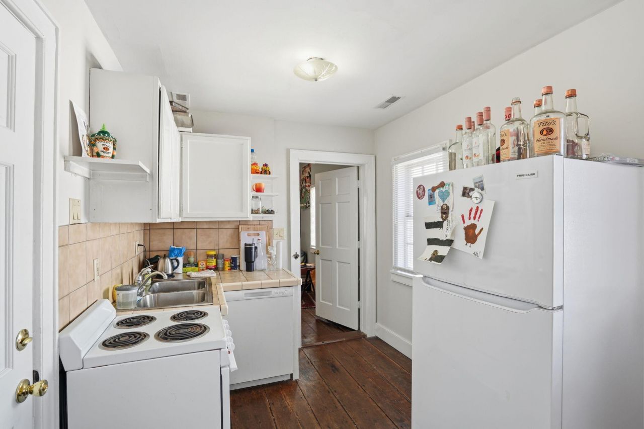 163 Coming Street Photo 18