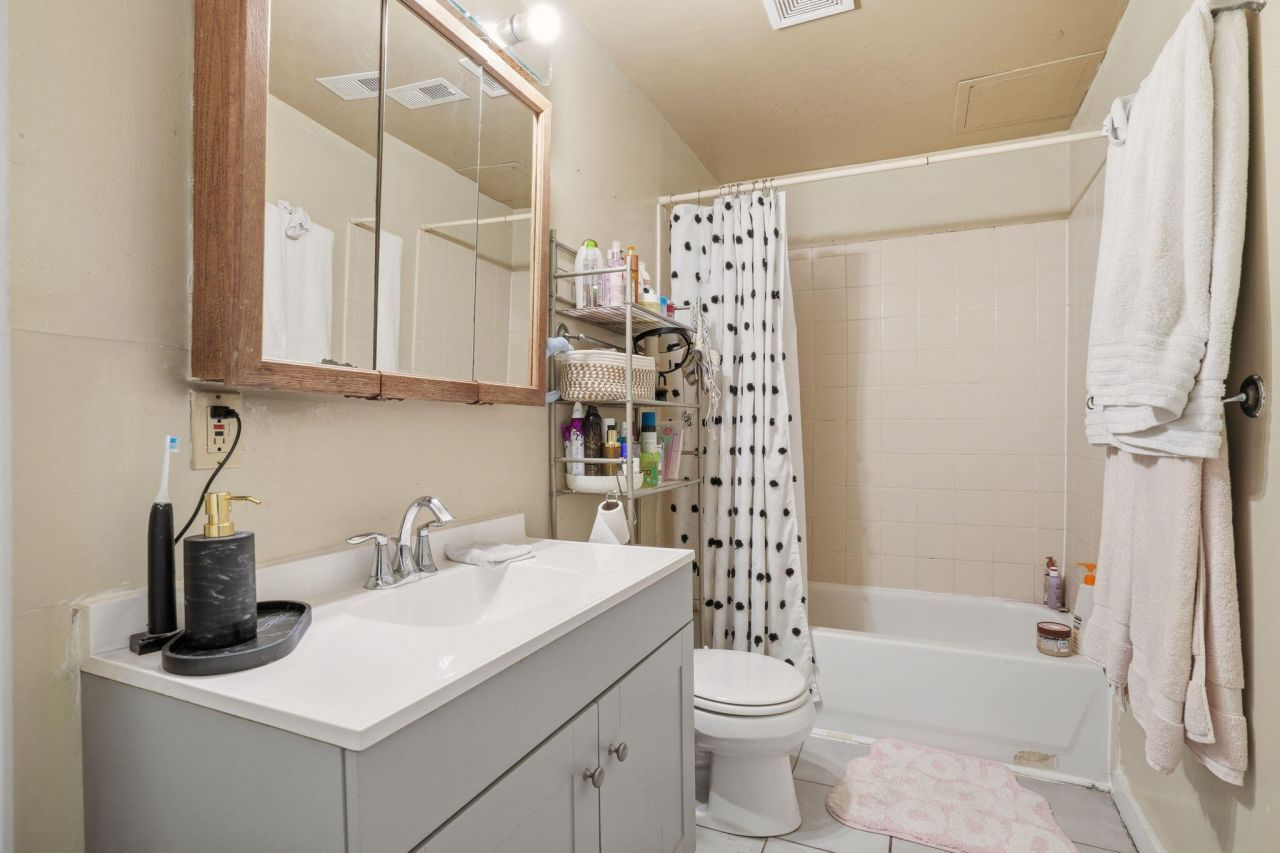 163 Coming Street Photo 50