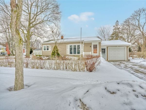 118 Maiden Lane, Rochester, NY 14616