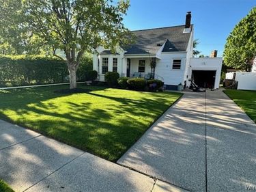 2 Campwood Court, Buffalo, NY 14215