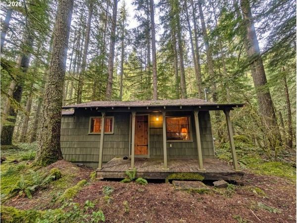 75106 E ROAD 28B, Rhododendron, OR 97049
