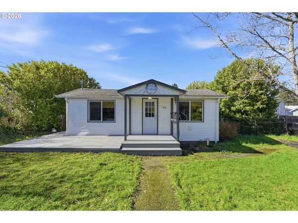 856 AUGUSTINE AVE, Coos Bay, OR 97420