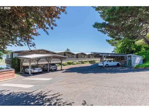 290 N 3RD CT, Coos Bay, OR 97420