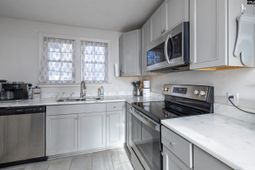 251 Park Drive  photo 4