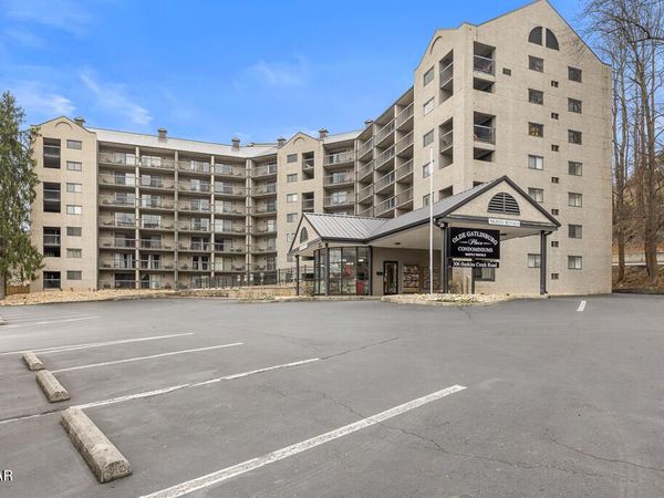 306 Baskins Creek Road, Gatlinburg, TN 37738