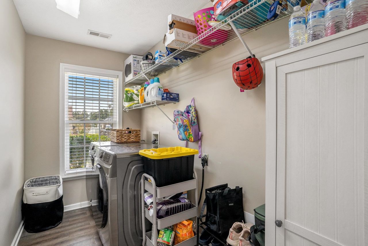 1036 Augustus Dr. Photo 25