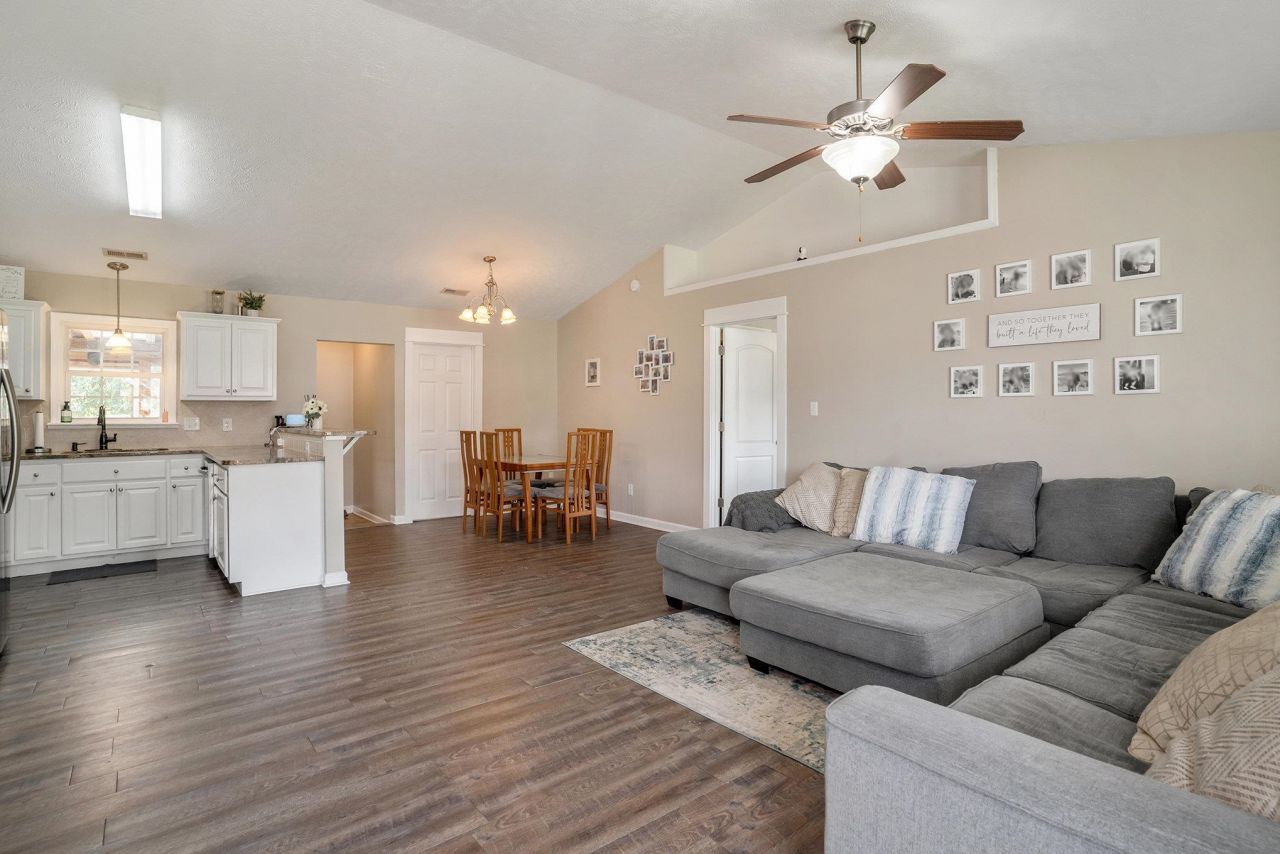 1036 Augustus Dr. Photo 5