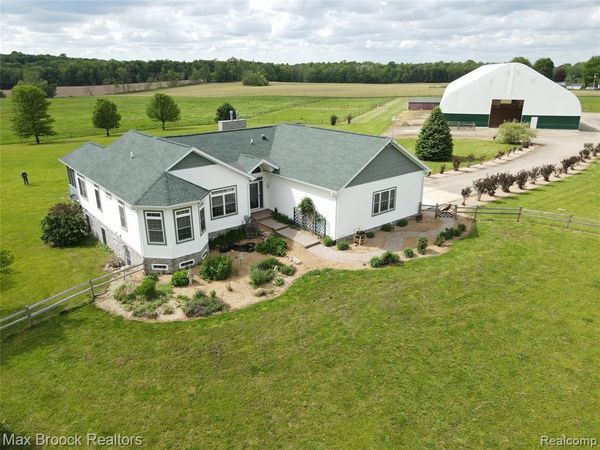 58282 SAVAGE Road, Newberg Twp, MI 49095