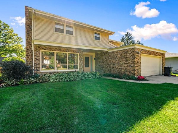 631 E Wilson STREET, Oconomowoc, WI 53066