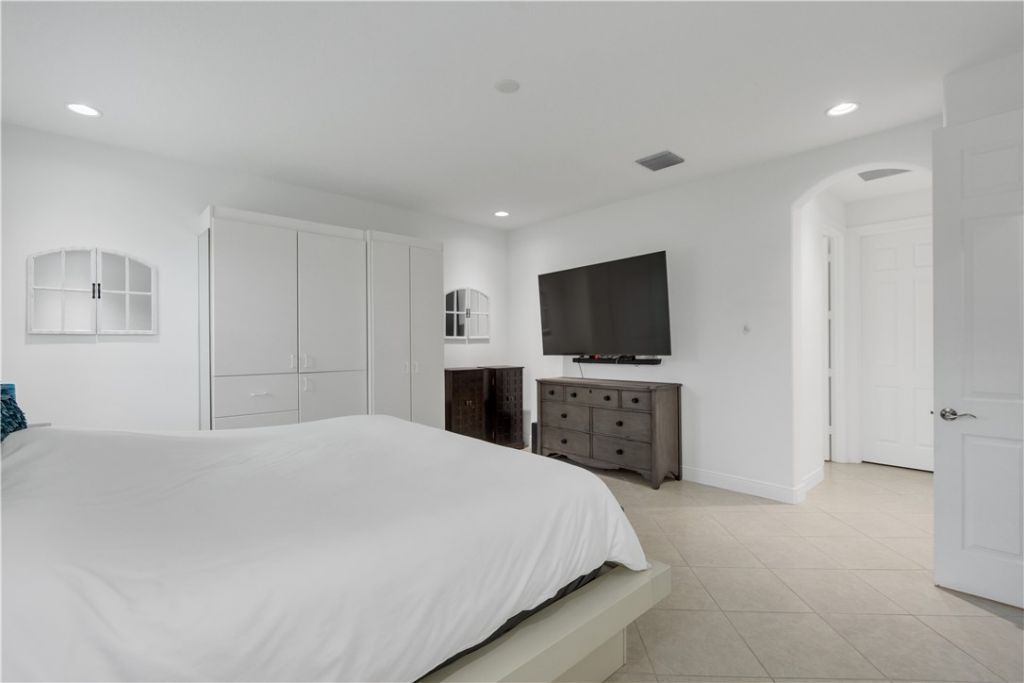 8330 Summer Lake Drive, Vero Beach, FL 32967 Photo