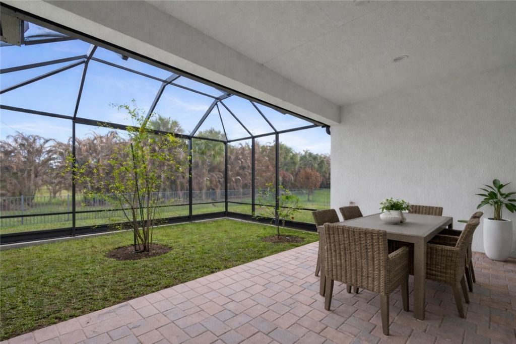 8330 Summer Lake Drive, Vero Beach, FL 32967 Photo