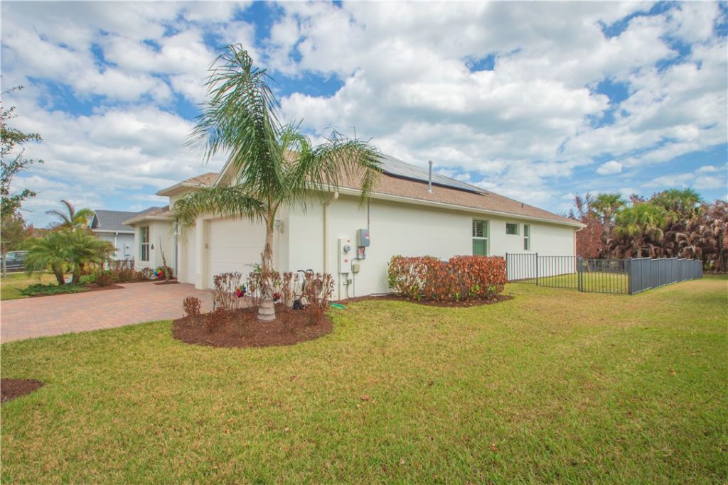 8330 Summer Lake Drive, Vero Beach, FL 32967 Photo