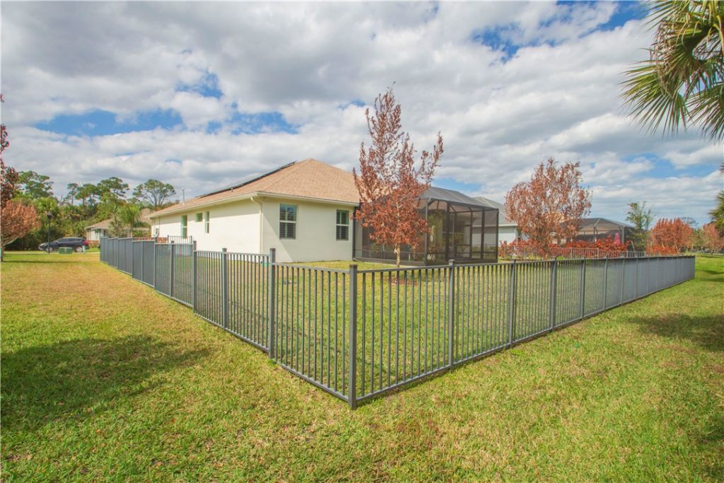 8330 Summer Lake Drive, Vero Beach, FL 32967 Photo