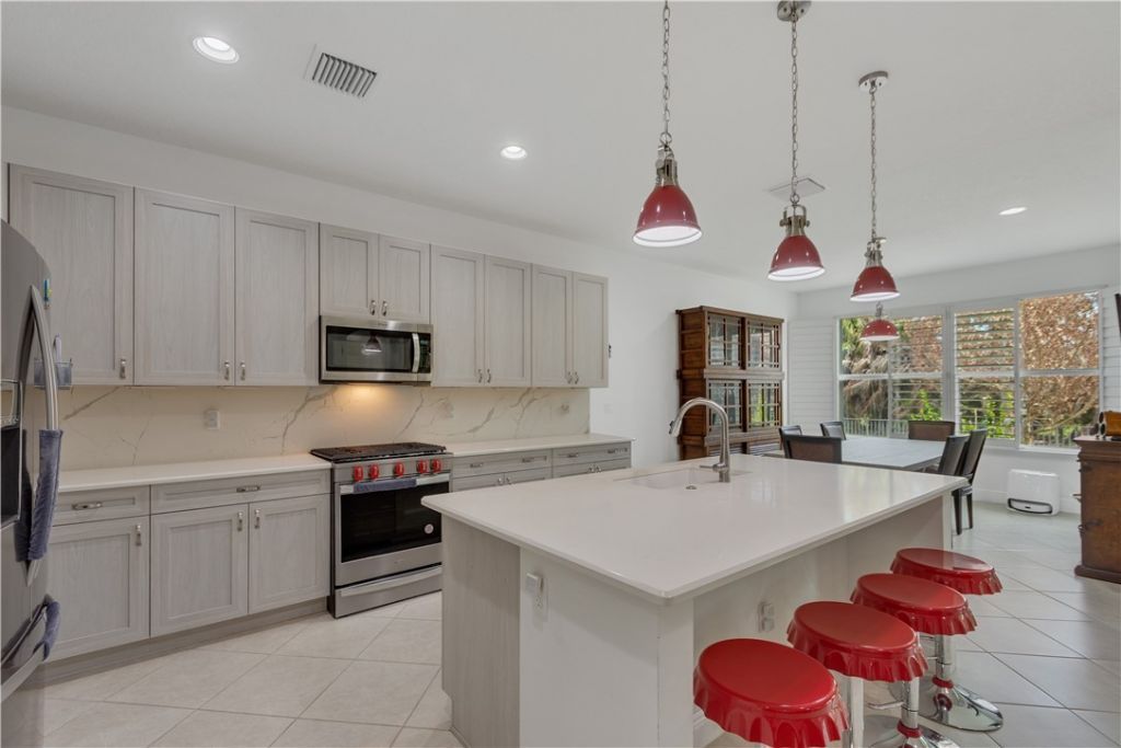 8330 Summer Lake Drive, Vero Beach, FL 32967 Photo