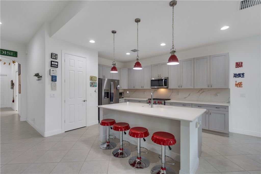 8330 Summer Lake Drive, Vero Beach, FL 32967 Photo