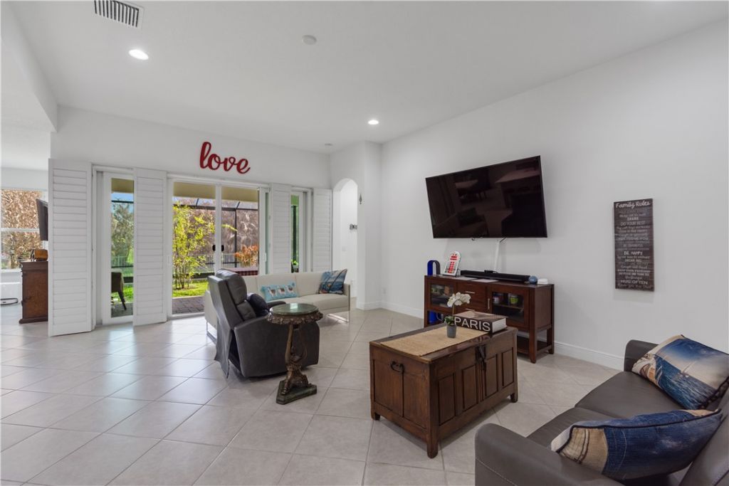 8330 Summer Lake Drive, Vero Beach, FL 32967 Photo