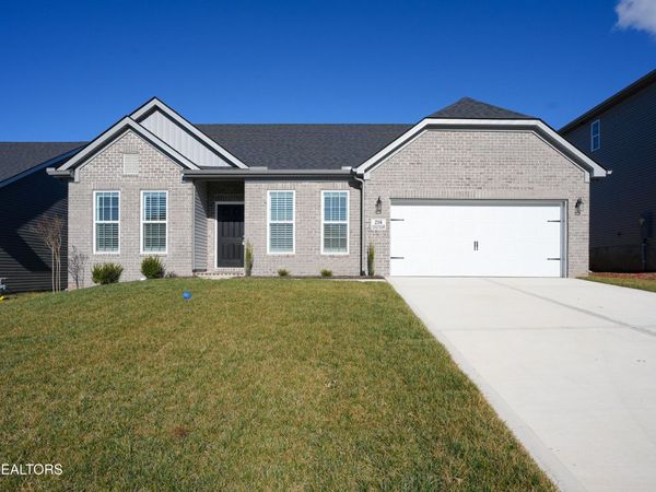 216 Clover Meadow Lane, Maryville, TN 37801