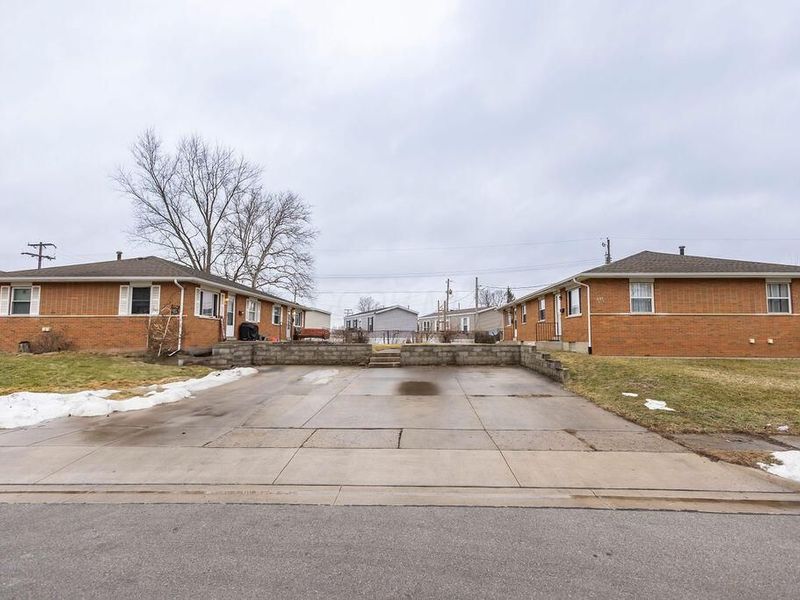 696-698 Kirkwood Drive, West Jefferson, OH 43162 Photo 4