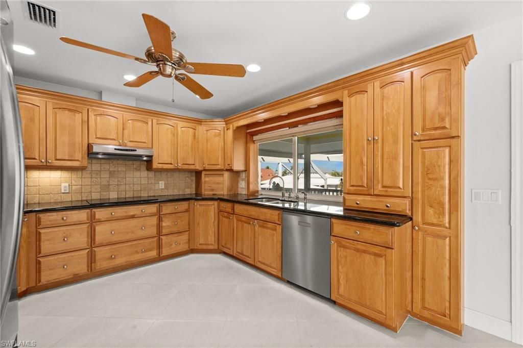 2193 Macadamia St , Saint James City, FL 33956 Photo