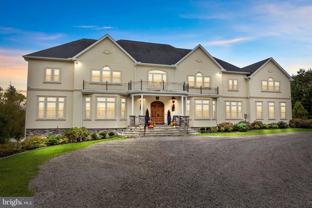 274 PINEVILLE ROAD, NEWTOWN, PA 18940