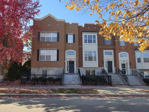 848 STATION Boulevard , Aurora, IL 60504