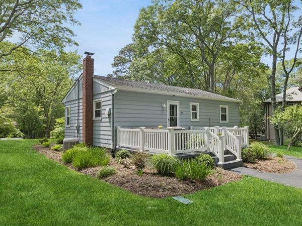 28 The Trail , Hampton Bays, NY 11946