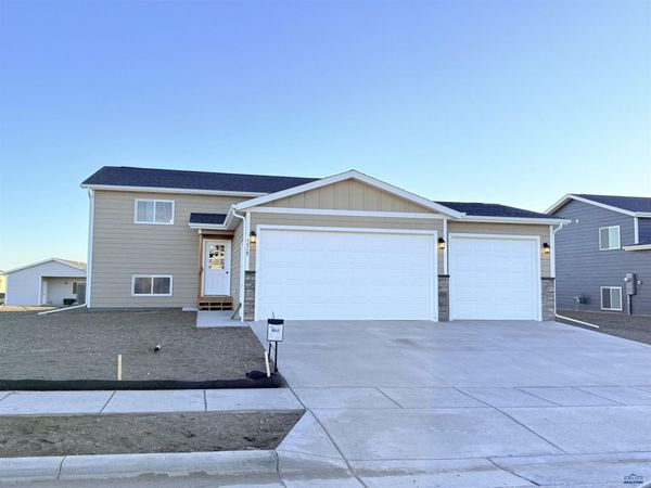 5519 TRAVERSE DR, Rapid City, SD 57703