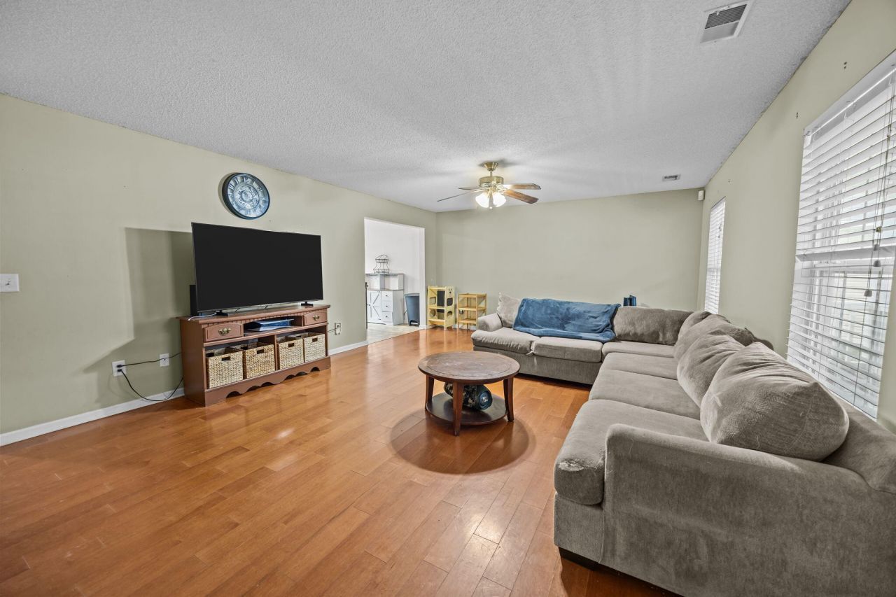 113 Bainsbury Lane Photo 4