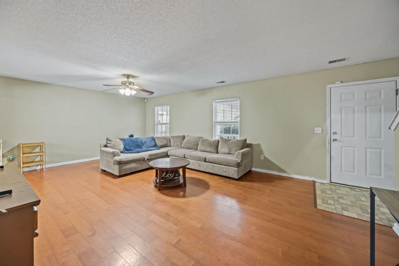 113 Bainsbury Lane Photo 5