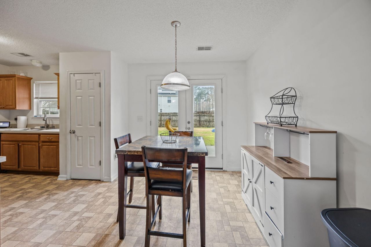 113 Bainsbury Lane Photo 6