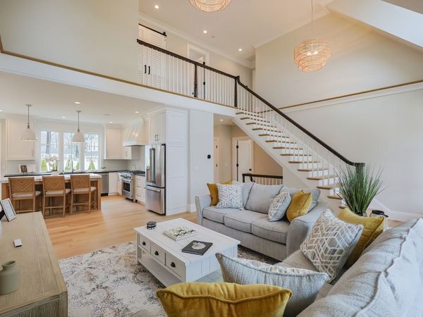 72 Woodside Dr., Falmouth, MA 02536