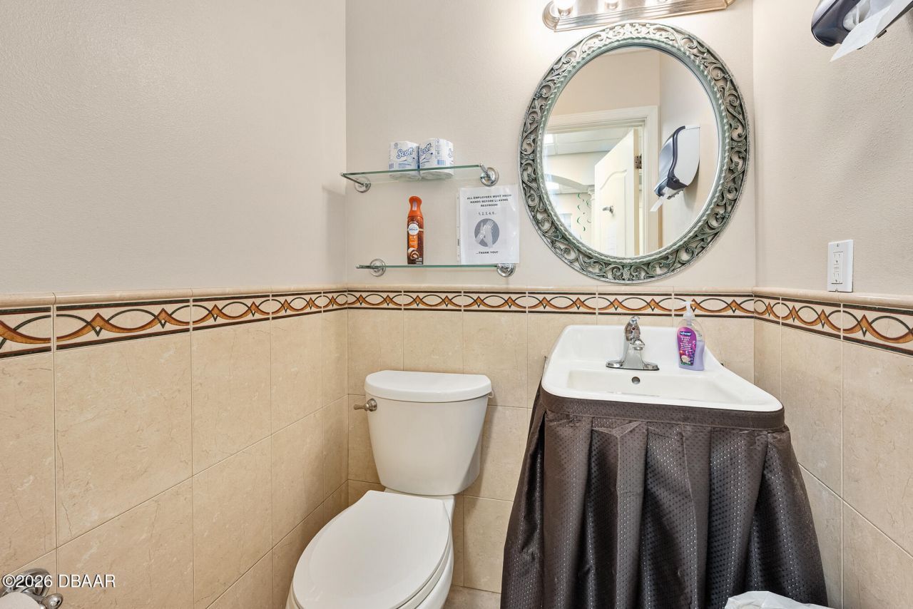 1667 N Clyde Morris Boulevard, Daytona Beach, FL 32117 Photo