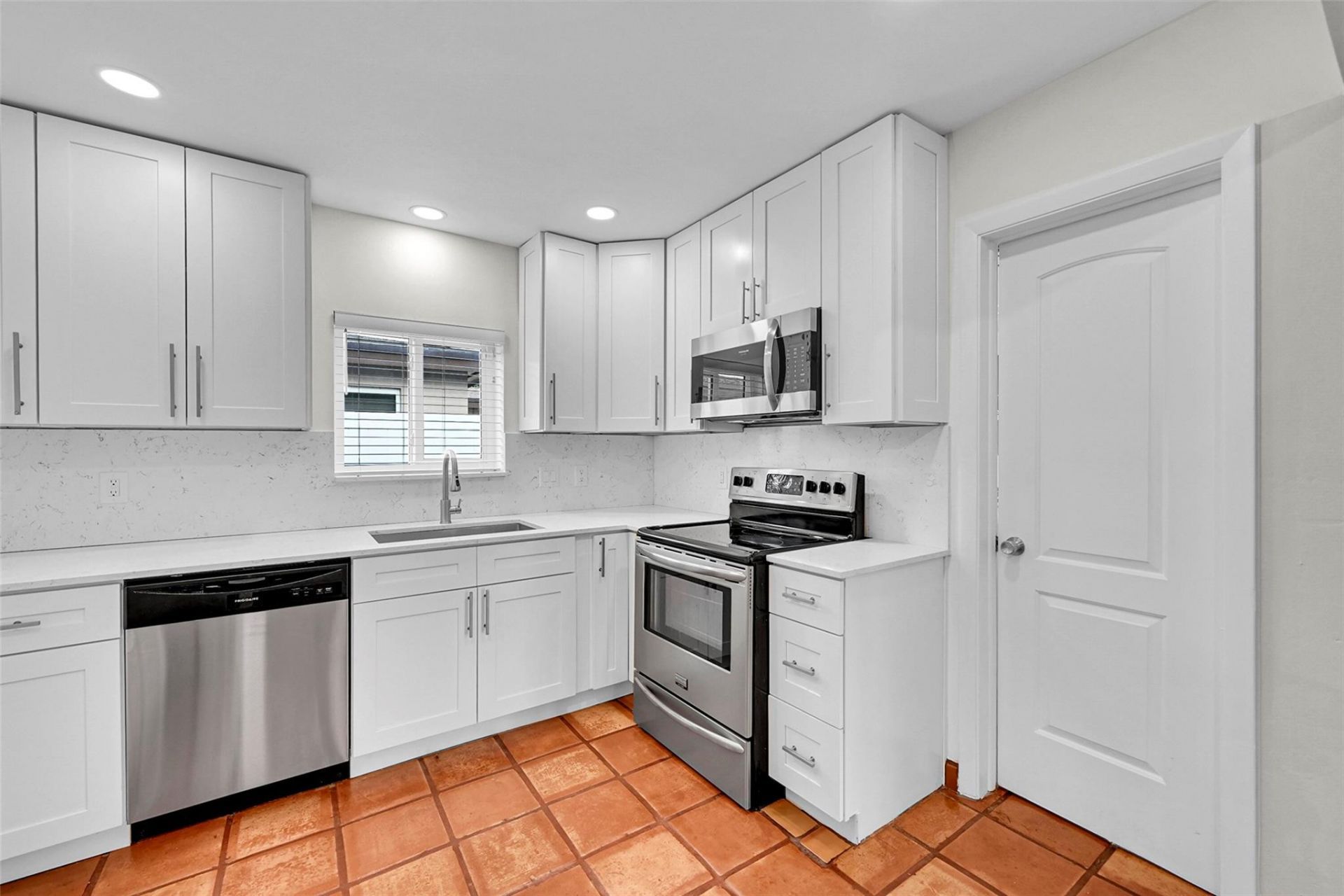 4620 NE 1st Ter, Fort Lauderdale, FL 33334 Photo