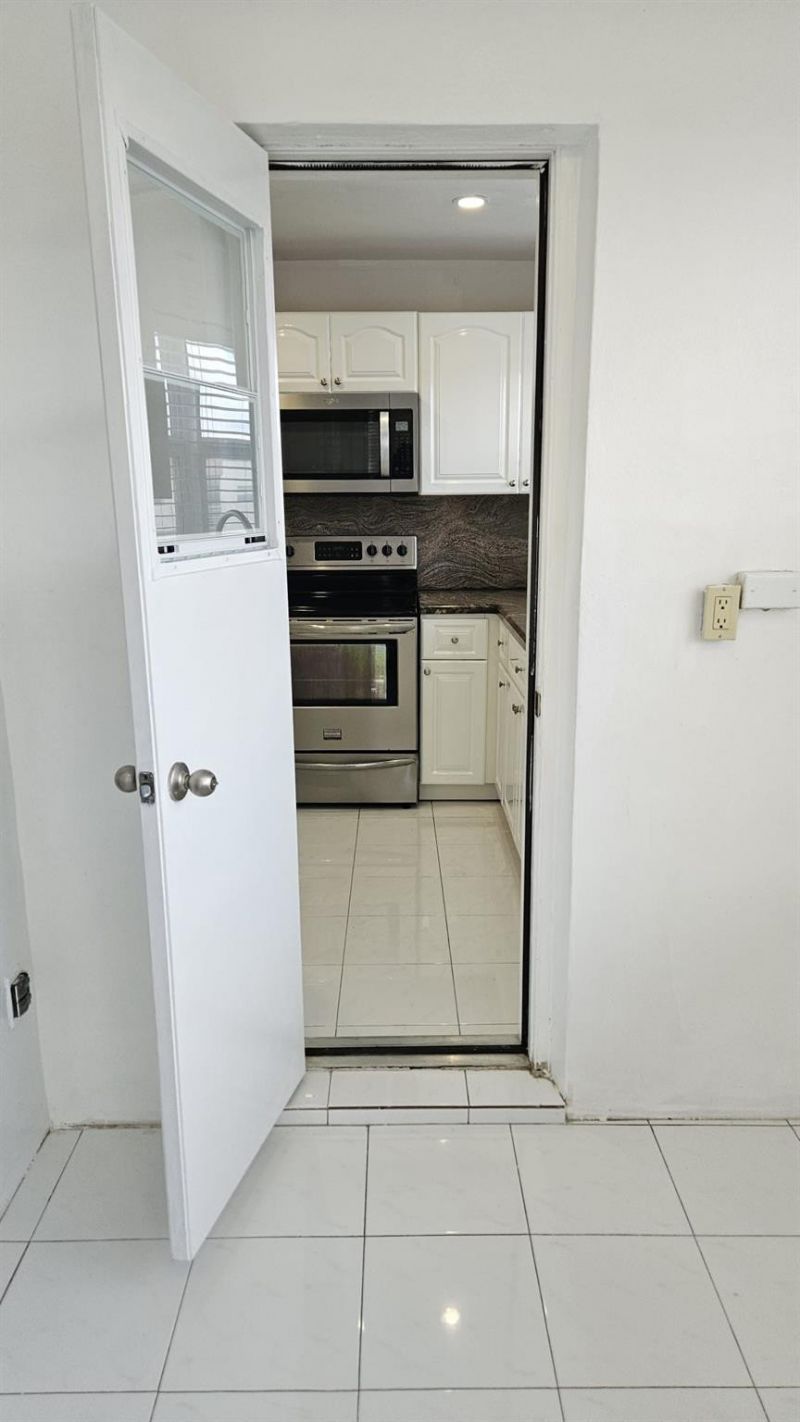 4042 NW 19th St, Unit F411, Fort Lauderdale, FL 33313 Photo
