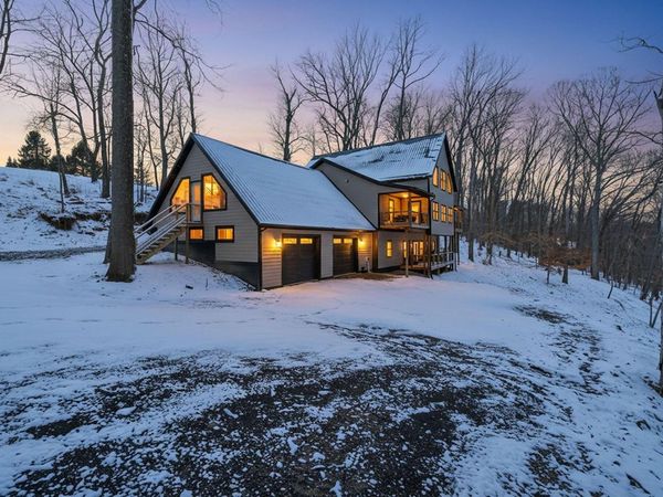 670 Natchez Lane , Sugar Grove, OH 43155