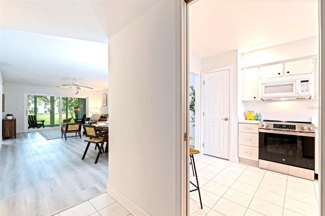 4480 Overlook Drive Ne, Unit 10, Saint Petersburg, FL 33703 Photo