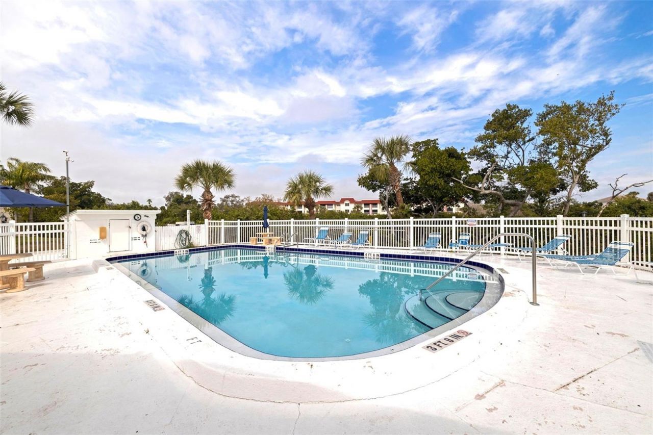 4480 Overlook Drive Ne, Unit 10, Saint Petersburg, FL 33703 Photo