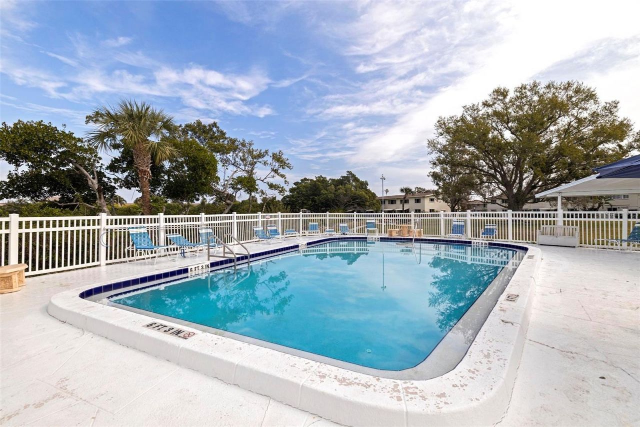 4480 Overlook Drive Ne, Unit 10, Saint Petersburg, FL 33703 Photo