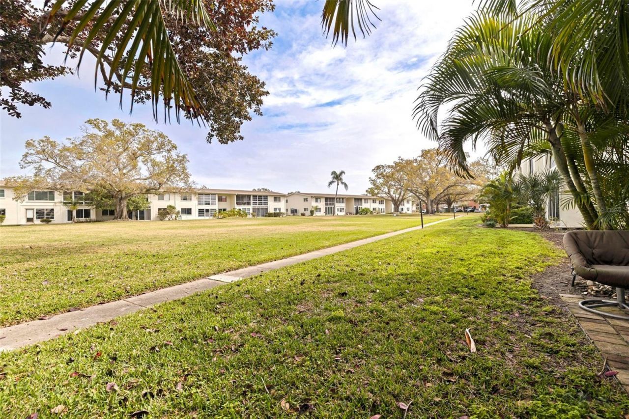 4480 Overlook Drive Ne, Unit 10, Saint Petersburg, FL 33703 Photo